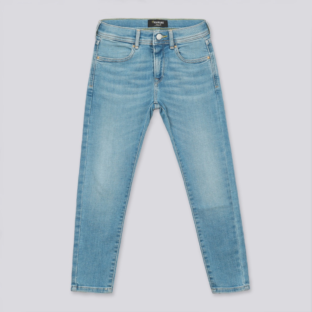 Skinny garçon en jeans
