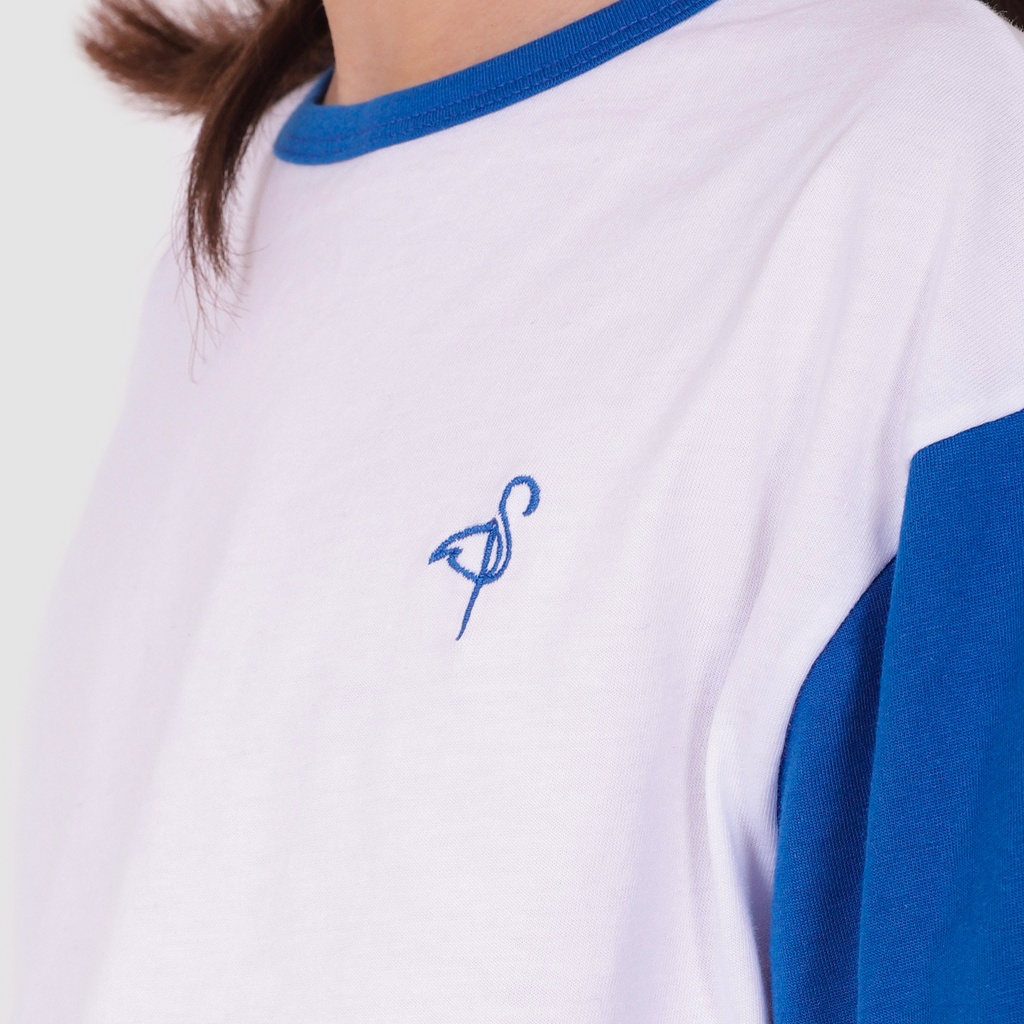 T-shirt crop fille avec manches contrastées et broderie