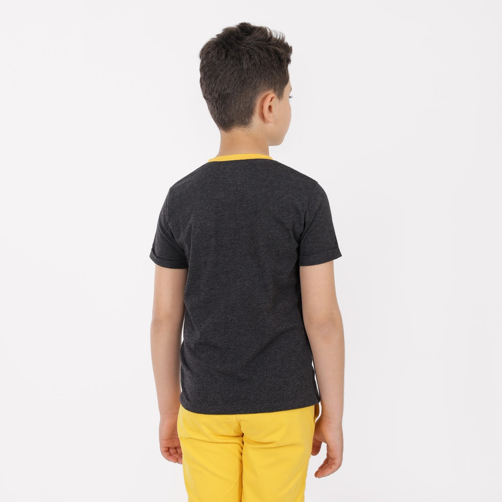 T-shirt garçon manches courtes col constraté et broderie