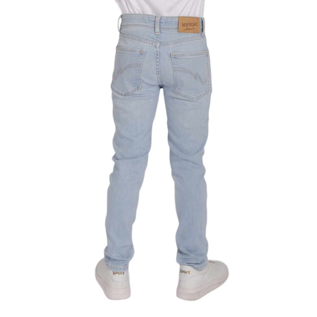 Slim garçon en jeans