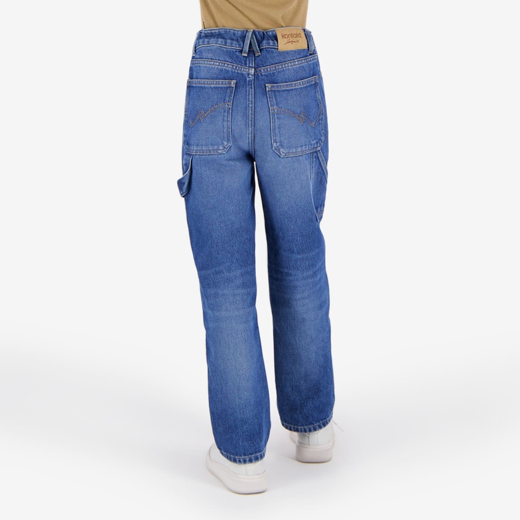 Carpenter fille en jeans