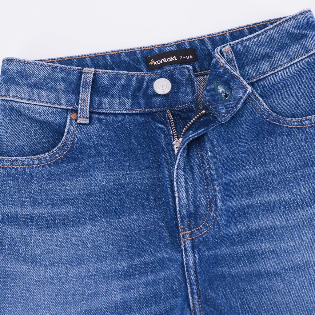 Carpenter fille en jeans