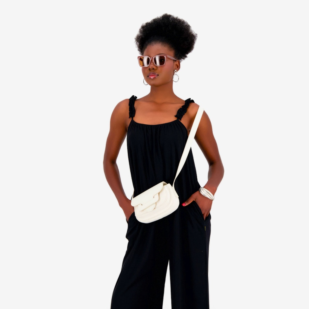 Combinaison femme avec bretelles à volant