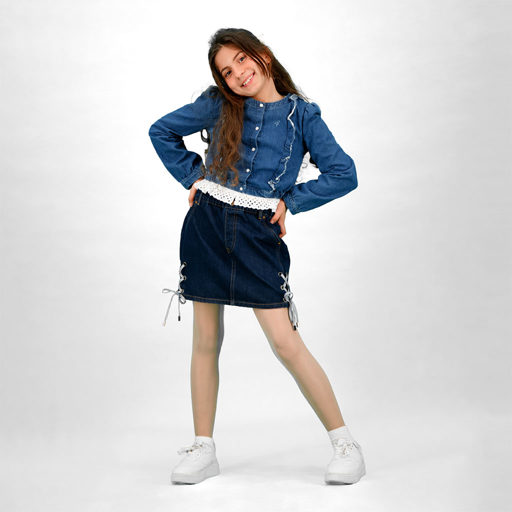 Blouse fille boutonnée avec volant et broderie anglaise