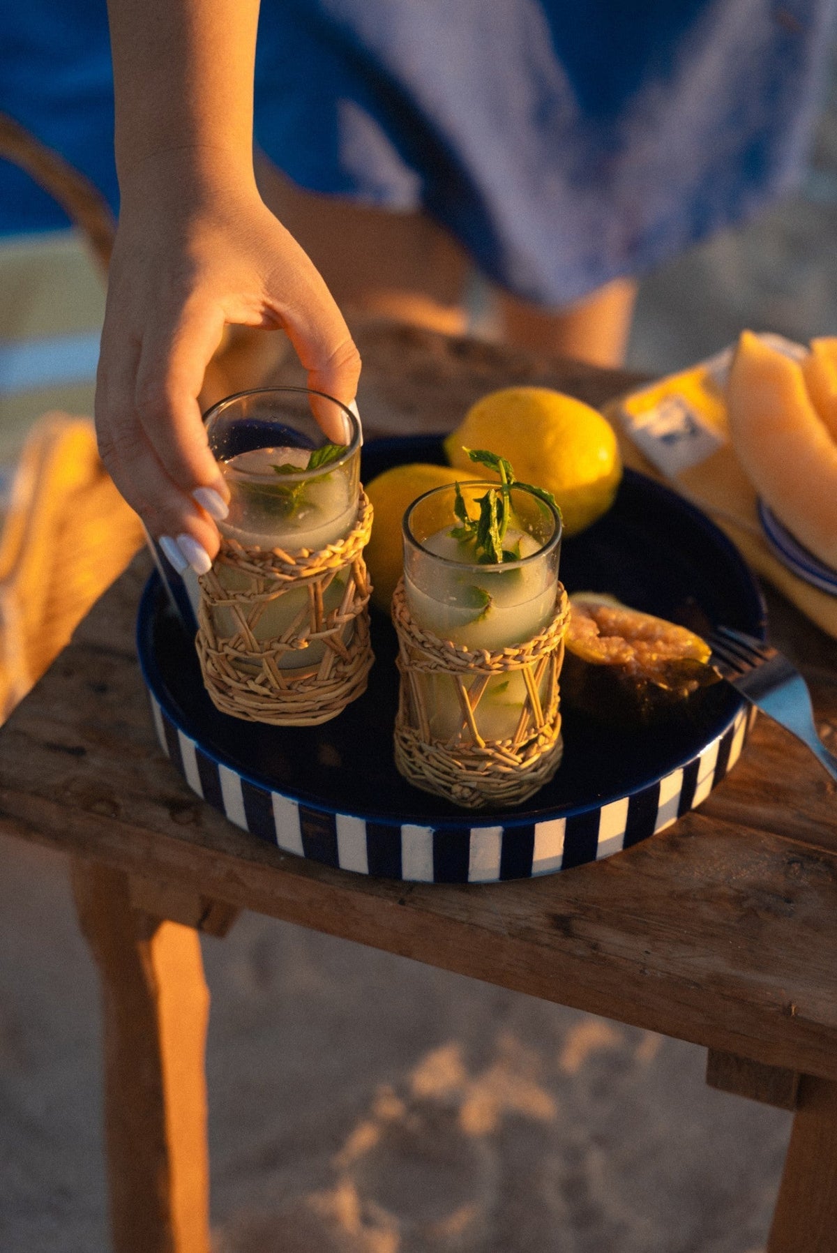 Verre avec porte-verre en smar tressé main