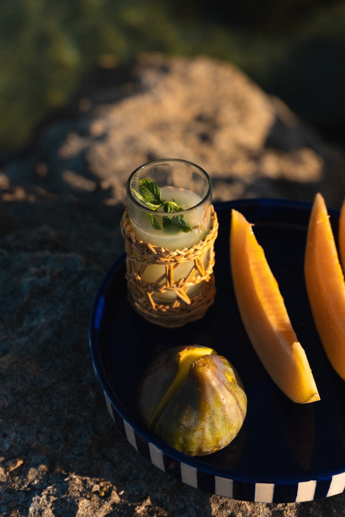 Verre avec porte-verre en smar tressé main