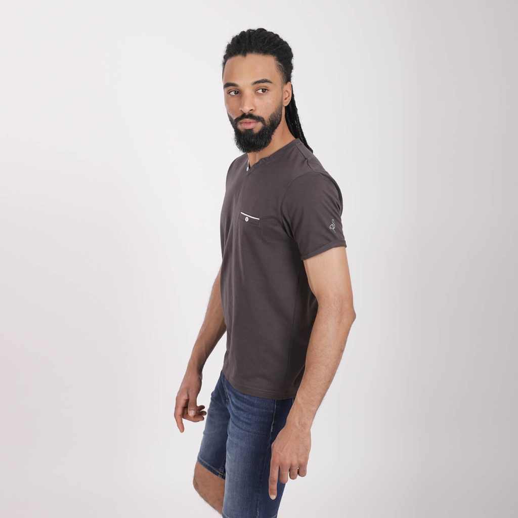T-shirt homme manches courtes col tunisien et poche passepoilée