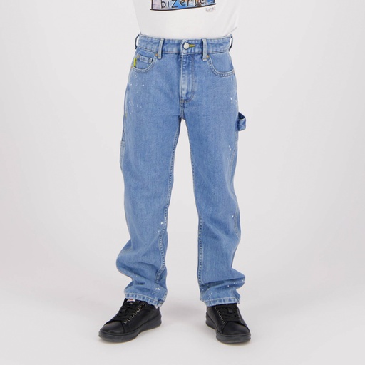 Carpenter garçon en jeans