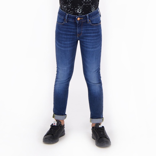 Skinny garçon en jeans